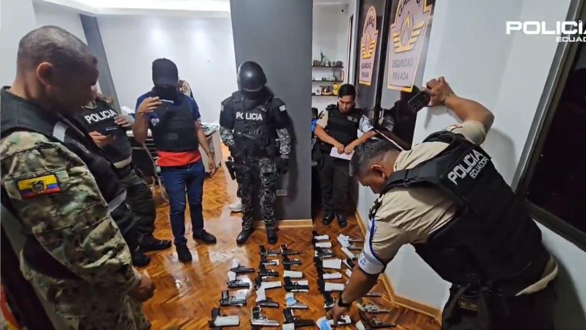 Este operativo dejó armas de fuego y armas no letales decomisadas.