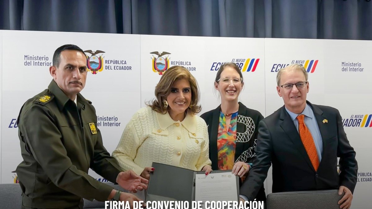 Las autorridades de Ecuador en materia de seguridad pública firmaron el documento.
