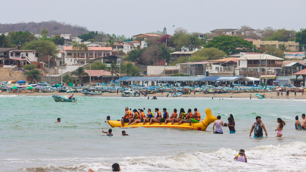 Los primeros turistas han empezado a llegar a General Villamil Playas, la afluencia ha sido registrada desde el domingo 20 de diciembre.