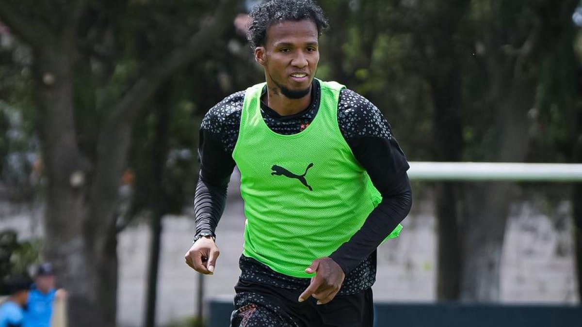 Darío Aimar, nuevo refuerzo albo para este ciclo, ya entrena a la par de sus compañeros en el complejo del equipo como parte de la pretemporada.