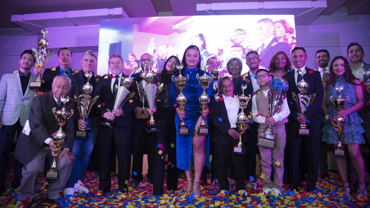 Todos los personajes del deporte reconocidos en el estrado de ganadores, en la ciudad de Quito.
