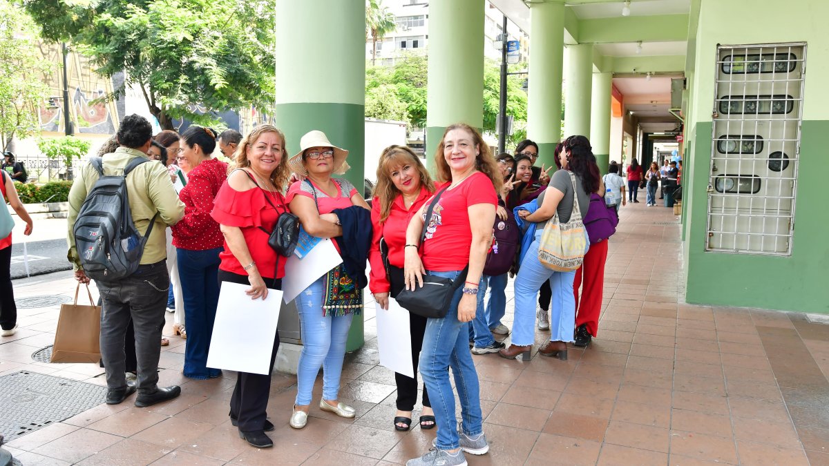 El calendario chino viste de rojo a los guayaquileños.