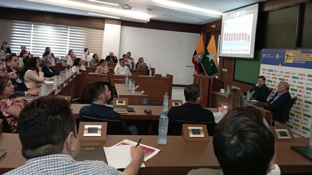 Foro. La presentación del estudio de Transacciones no presenciales en Ecuador 2024, en la UEES.