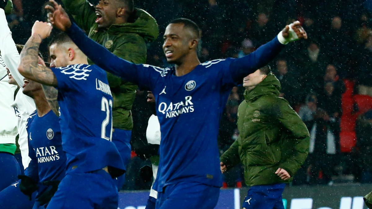 Willian Pacho es titular en París Saint-Germain para los partidos de Champions League