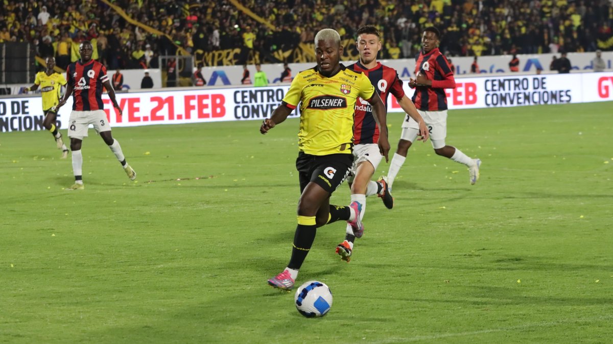 Barcelona fue sorprendido por Deportivo Quito en la Noche Amarilla.