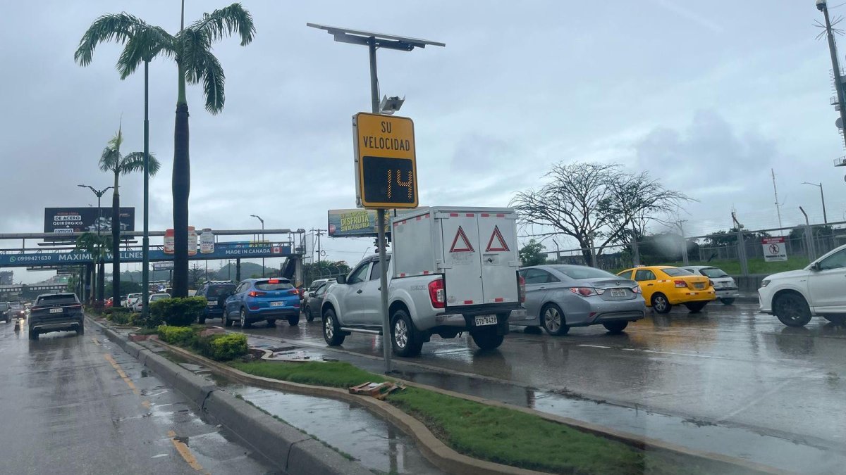 Entre las vías congestionadas está la avenida Pedro Menendez.