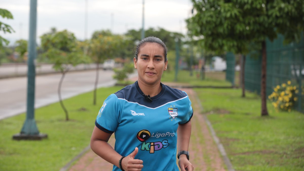 Zambrano pertenece a la Asociación de Árbitros del Guayas y entrena a diario en el parque Samanes.