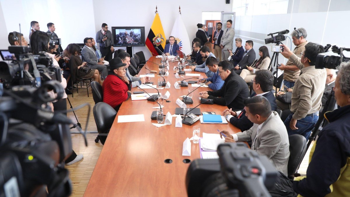 Los funcionarios convocados por la mesa de Justicia se excusaron.