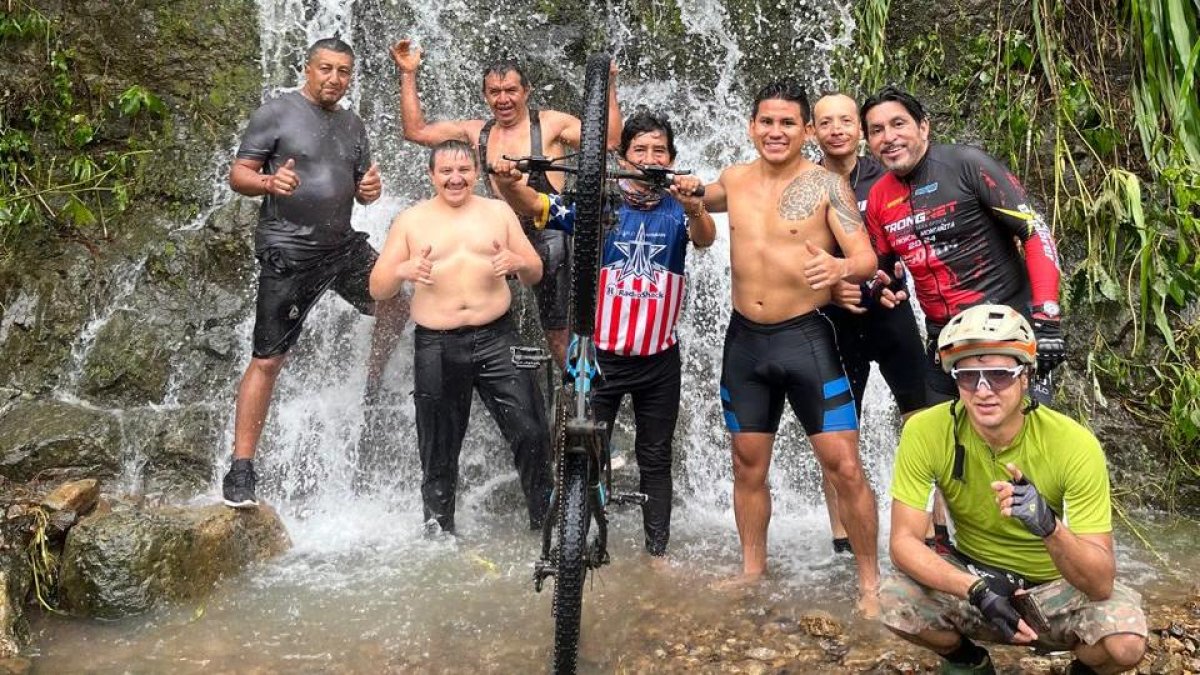 En Caimatan, una aldea en Molleturo, gozaron la cascada.