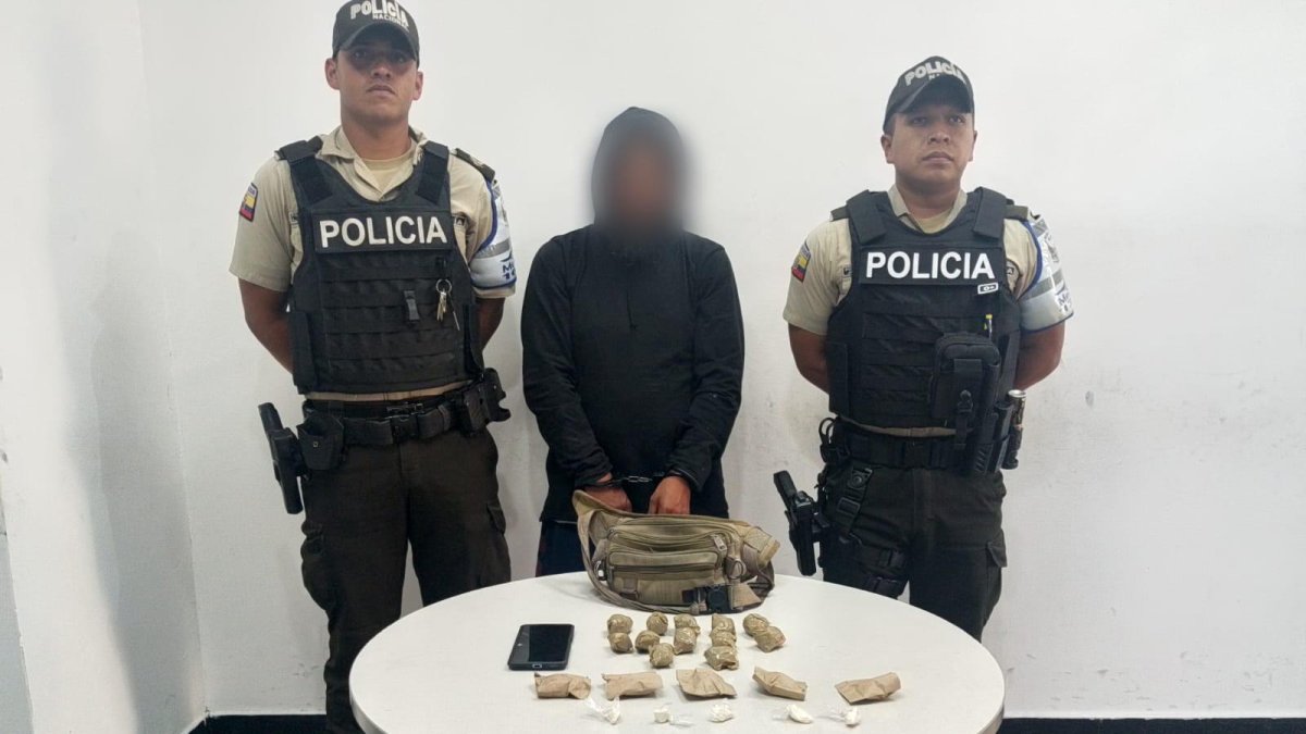 También se retuvo una motocicleta y un dispositivo móvil.