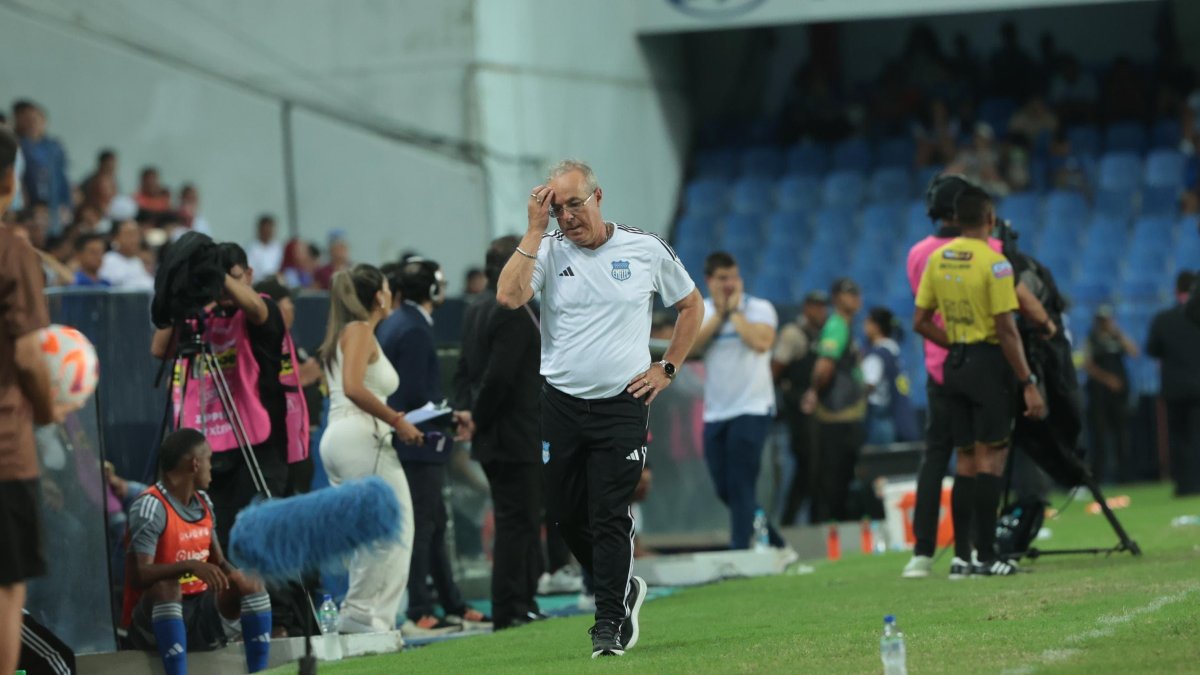 Jorge Célico evidenció el malestar luego de fallar el penal de Emelec contra Macará