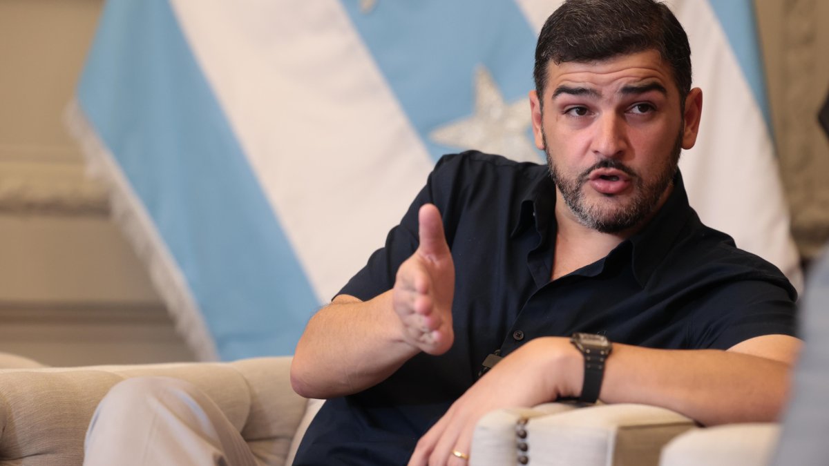 El alcalde de Guayaquil, Aquiles Álvarez, en un salón del Municipio.