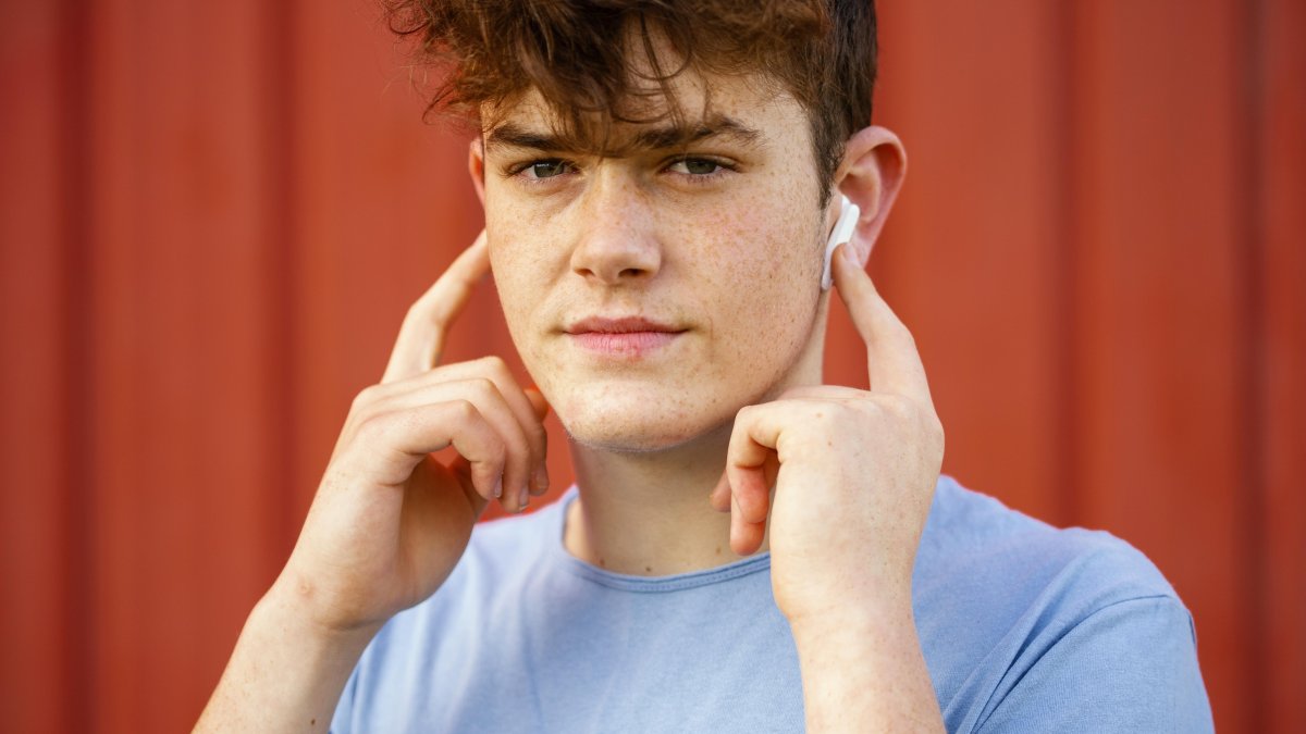 Los auriculares inalámbricos son los más utilizados por los jóvenes.