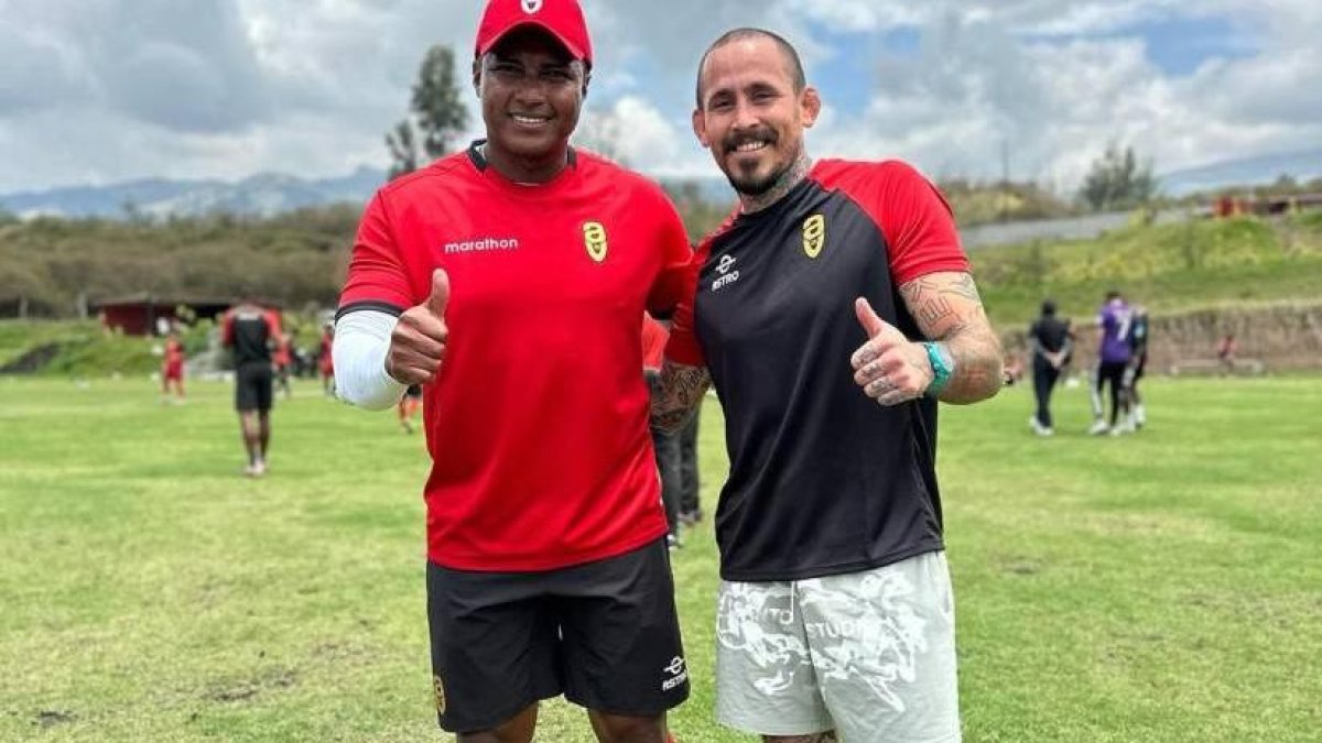 Antonio Valencia recibió a Marlon 'Chito' Vera en el entrenamiento de AV25