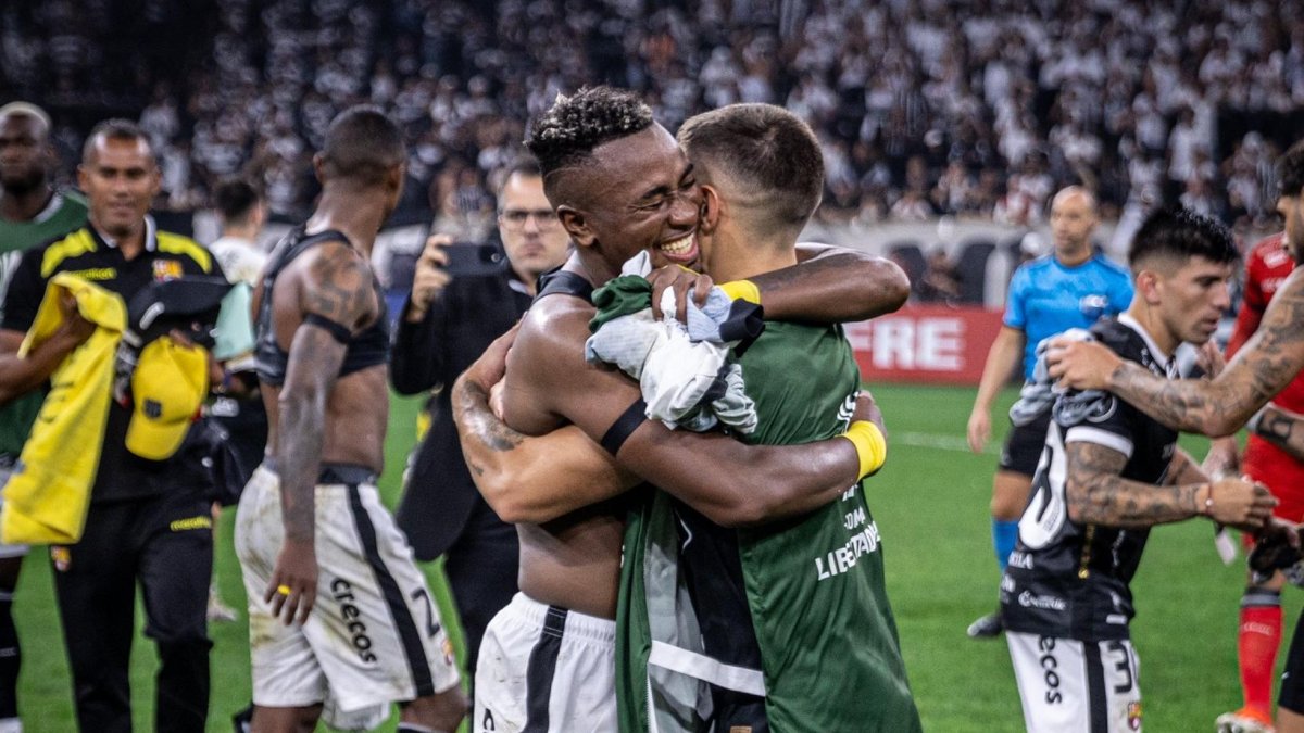 Bryan Carabalí y Joaquín Valiente en el festejo en Sao Paulo.