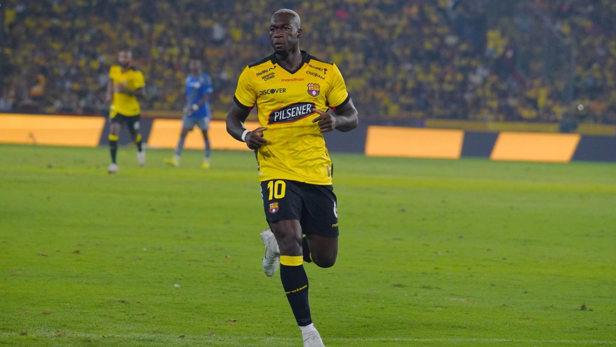 Felipe Caicedo jugó el Clásico del Astillero en la pretemporada