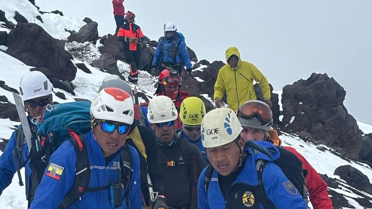 La Policía Nacional participo en las labores de búsqueda y rescate de los afectados.