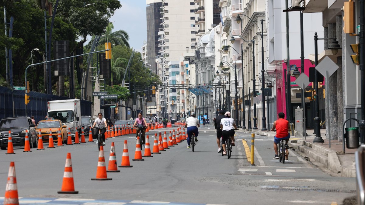 En avenida Malecón la Ruta Centro, que replica el modelo de Recreovía, es uno de los eventos que más llama la atención de los guayaquileños.