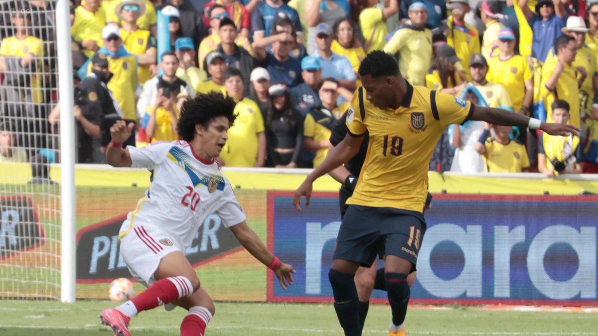 Gonzalo Plata formó parte del tridente de ataque de Ecuador ante Venezuela