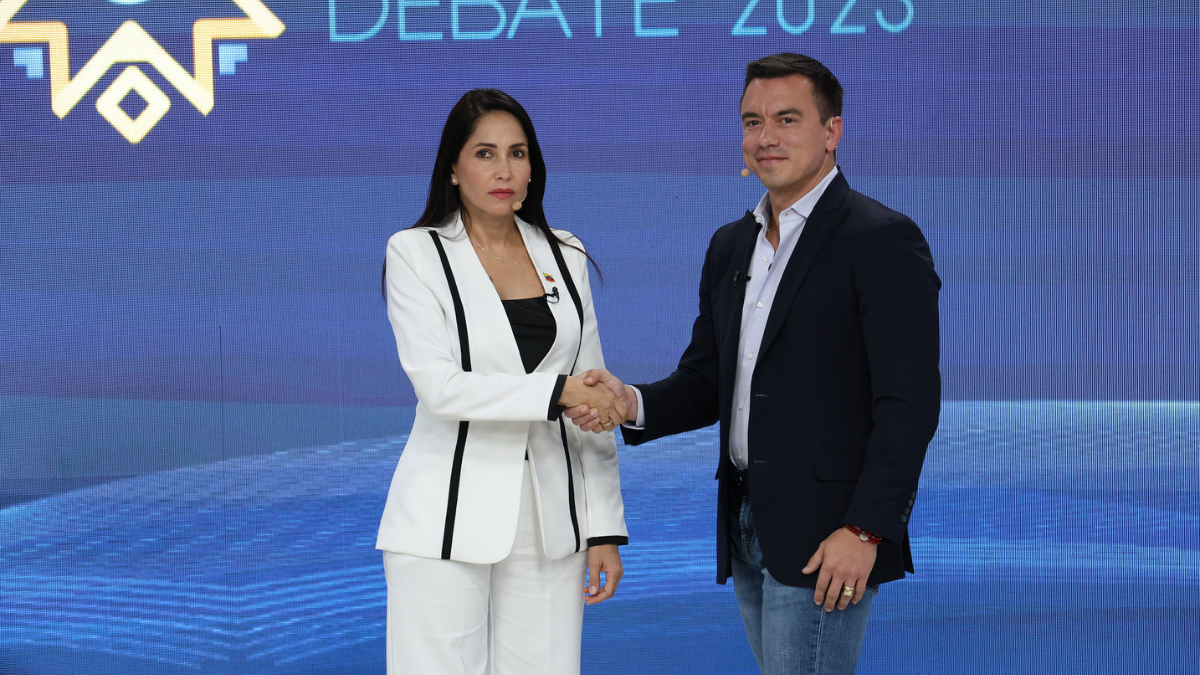 Luisa González y Daniel Noboa, en el debate presidencial, del 23 de marzo 2025.