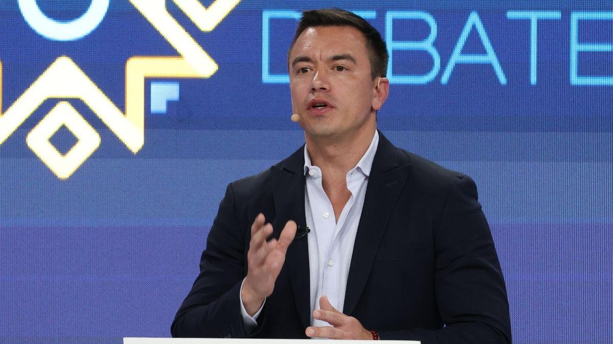 Daniel Noboa durante el  último debate presidencial.