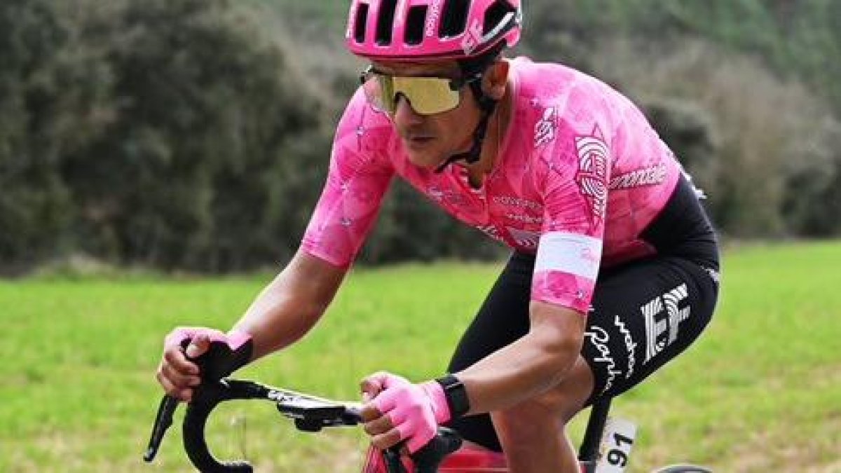 La Locomotora del Carchi se asegura terminar entre los 10 mejores de la prueba que sirve de antesala a la Giro de Italia.