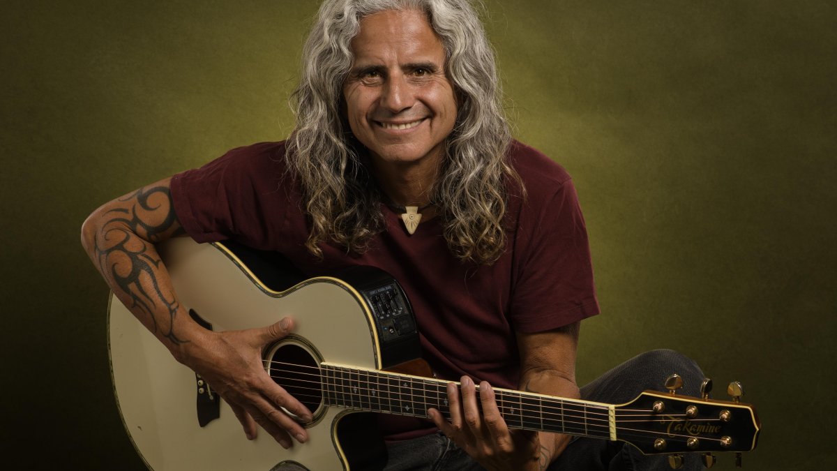 El afamado cantante chileno ofrecerá dos conciertos en el país.