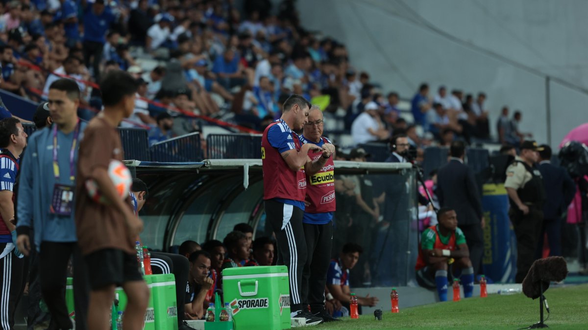 El director técnico de Emelec Jorge Célico es respaldado por el presidente electo Jorge Guzmán