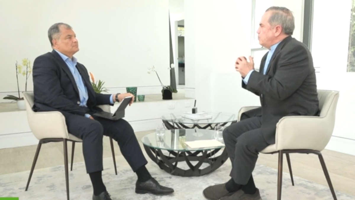 La conversación para RT, de Rafael Correa y Ricardo Patiño, se difundió el 31 de marzo del 2025.