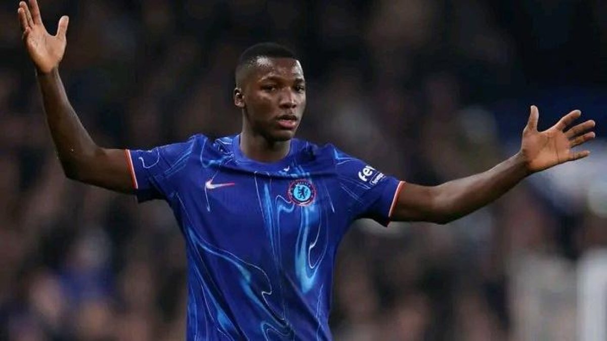 Moisés Caicedo anotó un gol para Chelsea en el partido contra Tottenham, pero fue anulado