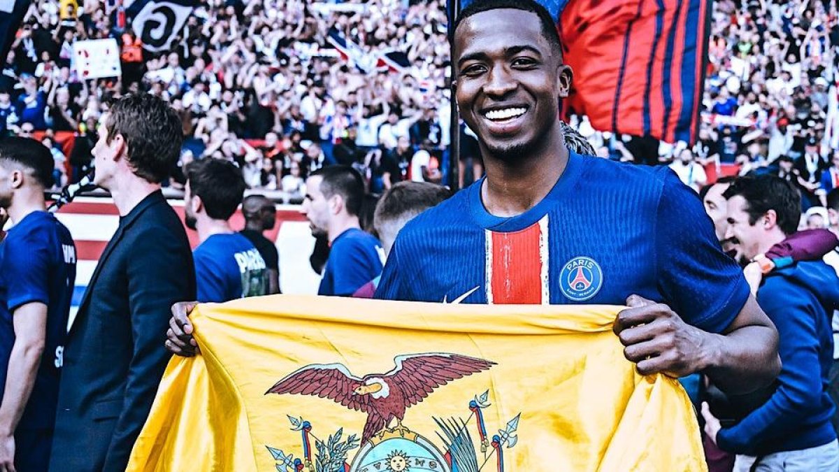 Willian Pacho flameó la bandera de Ecuador con el campeonato en Francia con PSG