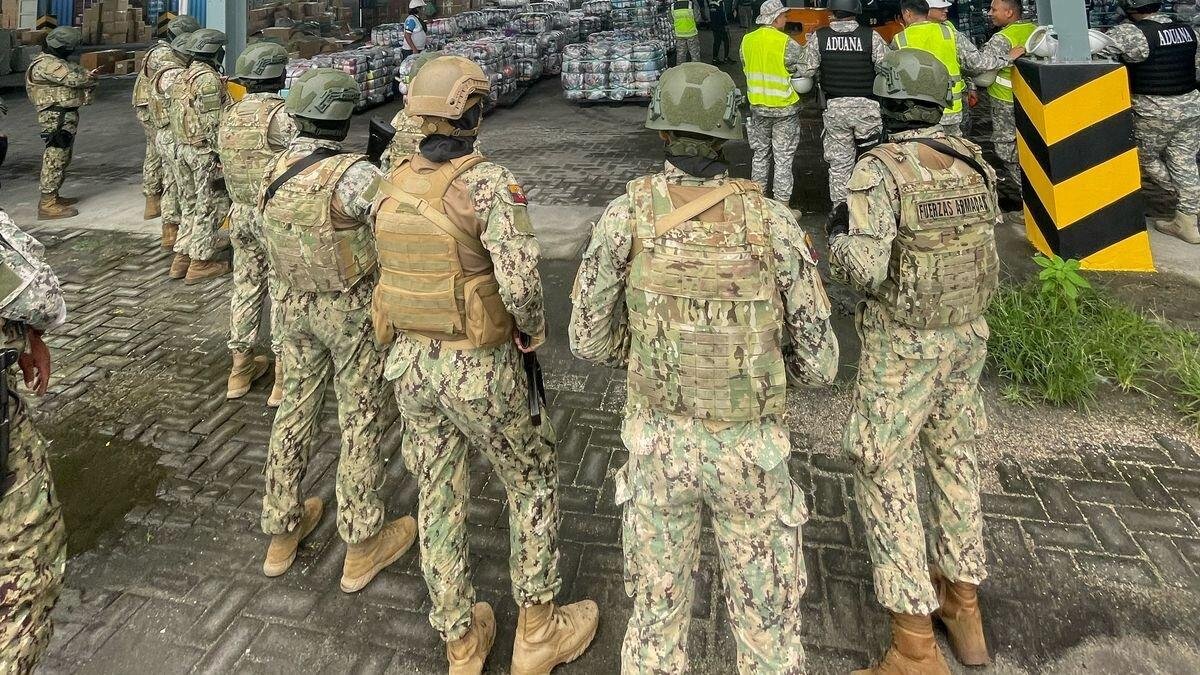 Uno de los operativos que se realizan en el Puerto Marítimo de Guayaquil.