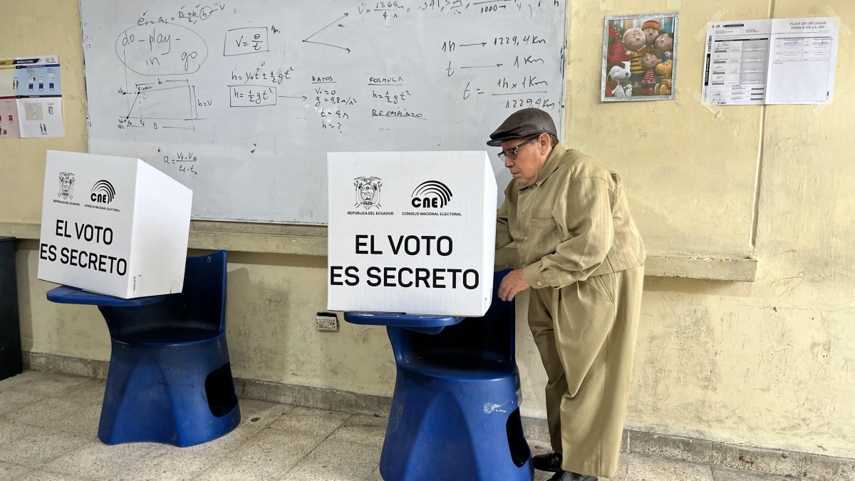 Consultas. En 13 ocasiones, desde 1978, el pueblo ecuatoriano ha ido a las urnas a expresar con su voto el apoyo o no a iniciativas expuestas por los gobiernos de turno.