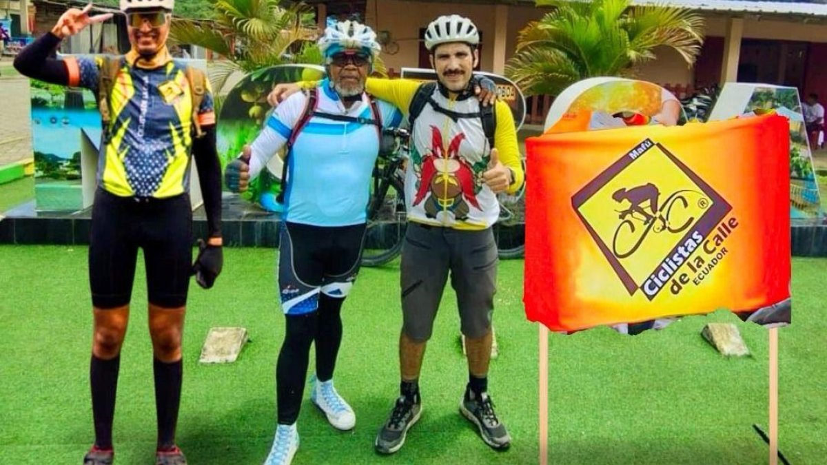 Los aventureros después de llegar a su destino en la provincia de Manabí.