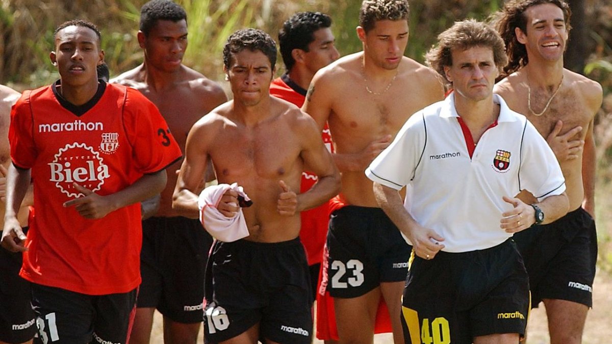 Rubén Darío Insúa (d) cumplió 4 periodos diferentes como DT en Barcelona.