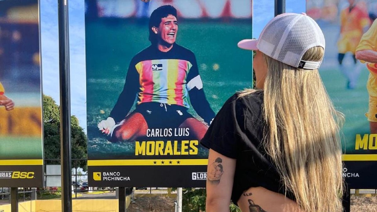 Alejandra Morales hija de Carlos Luis Morales y la foto histórica después de tapar el penal ante River Plate, ella lleva tatuado ese instante que pasó en 1990.