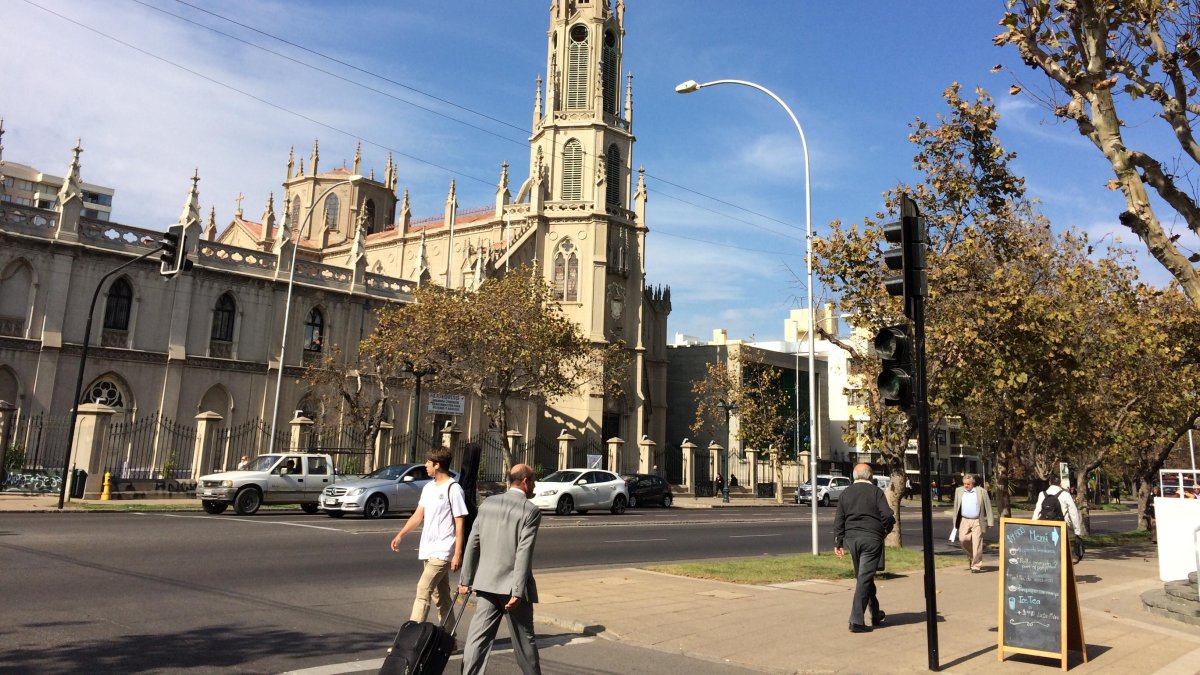 Participación. Desde 2022, en Chile, el sufragio volvió a ser obligatorio, lo que ha permitido que los índices de participación ciudadana se incrementen; en 2012 se instauró el voto voluntario.