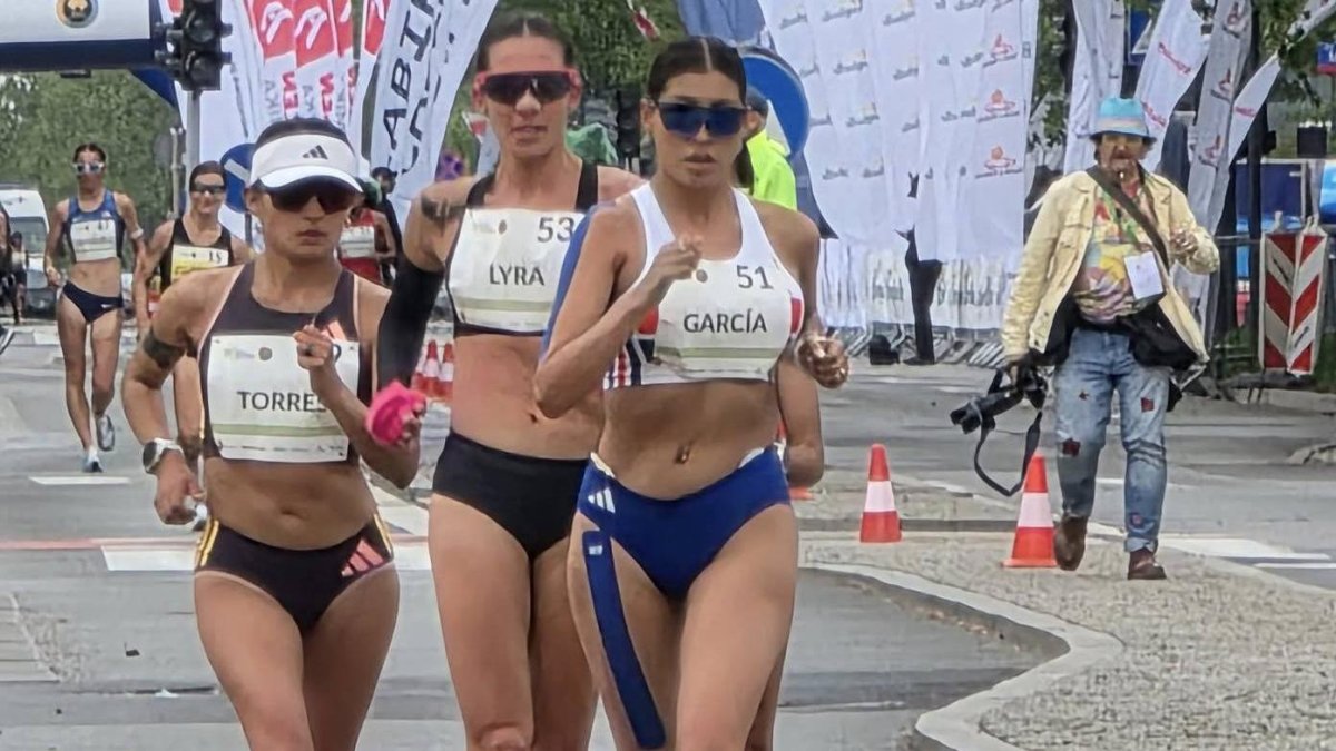 La ecuatoriana Paula Torres (i) en la reciente prueba del domingo pasado en Polonia, donde se coronó tras hacer marca de 1:28:29  en los 20 km damas.