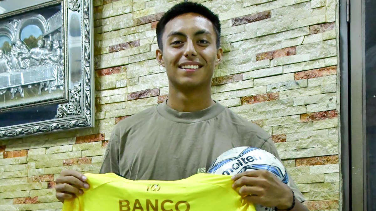 Calle conserva la camiseta con la que anotó en el Centenario.