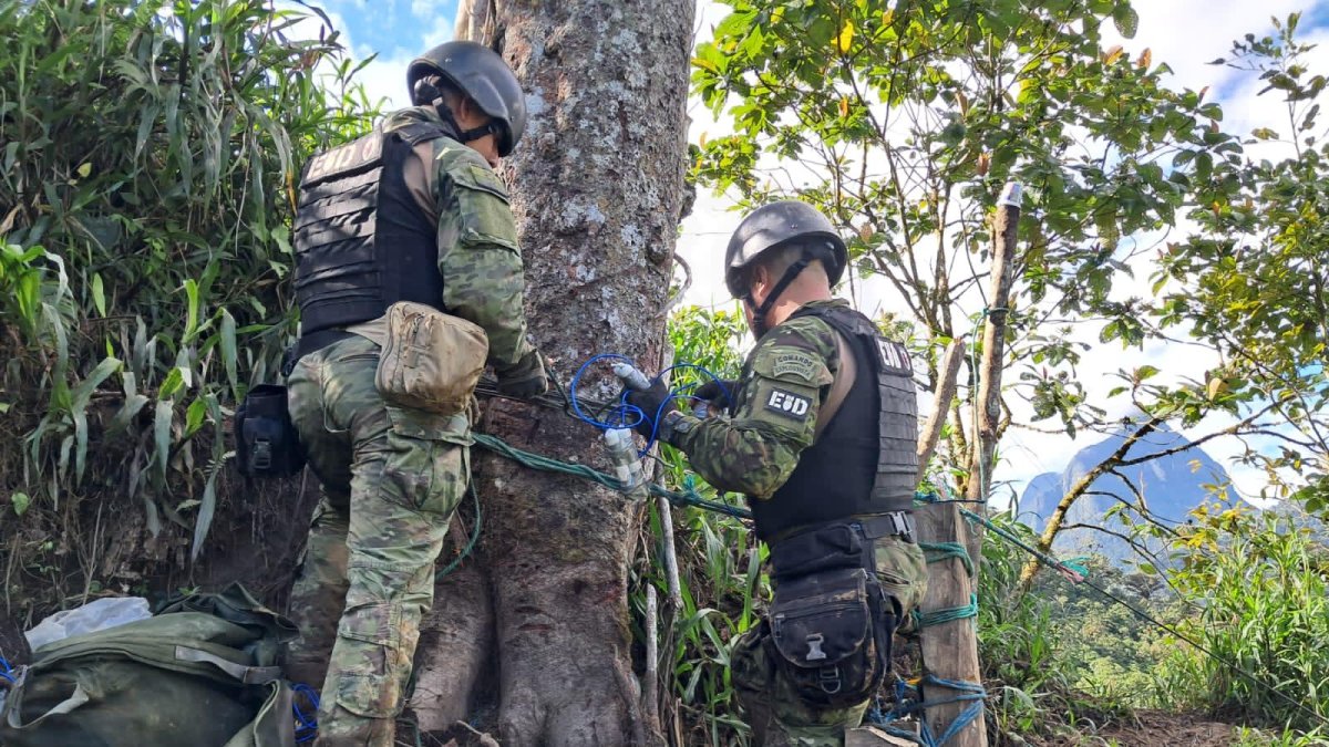 El Ejército realizó una operación en el sector El Pablo. En Ecuador, hay jueces investigados por presuntos acercamientos con los Comandos de la Frontera.