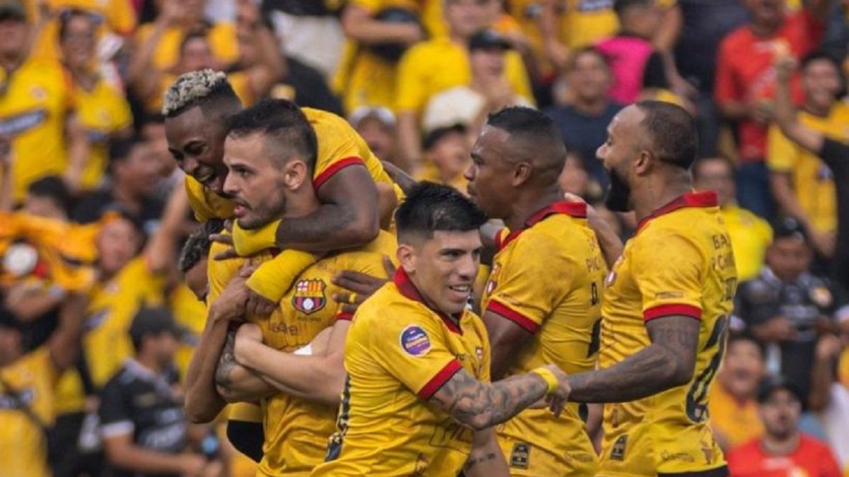 Octavio Rivero se mandó un doblete ante Emelec en el Clásico del Astillero.