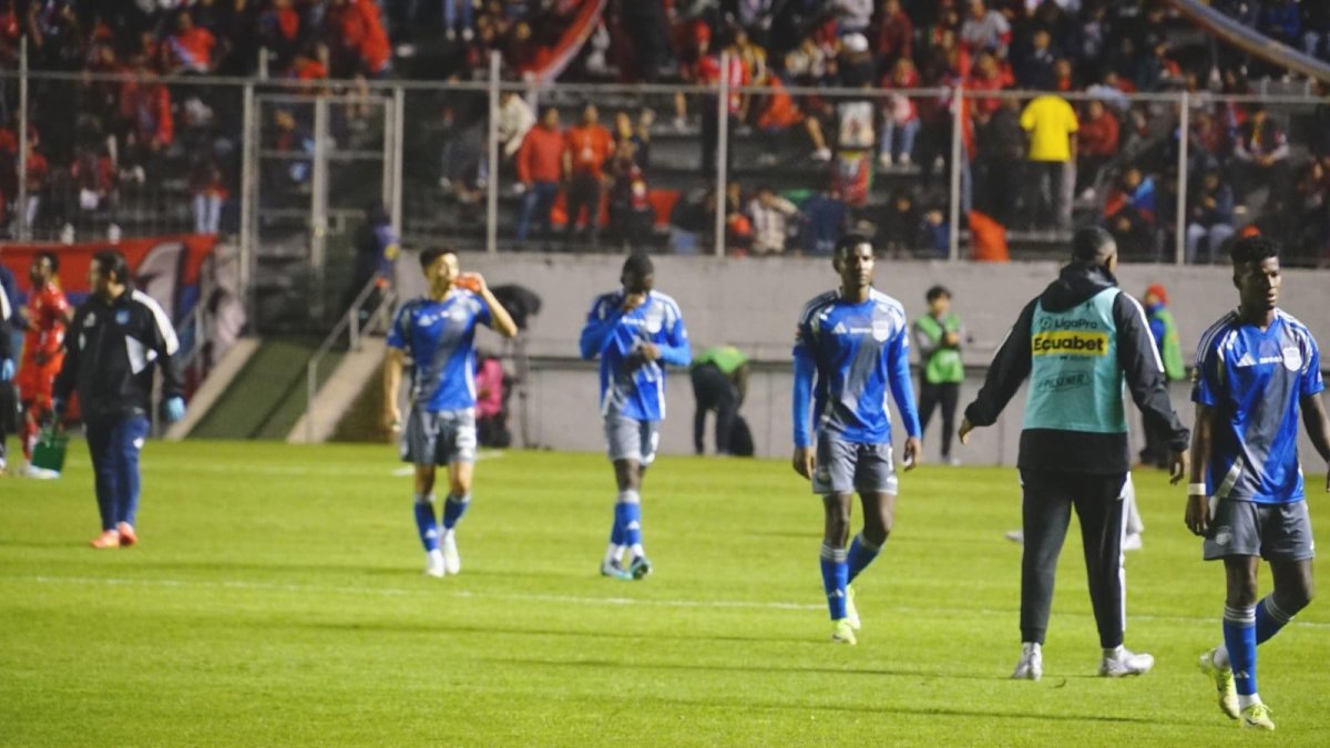 Emelec con dos expulsados ante El Nacional en Quito.