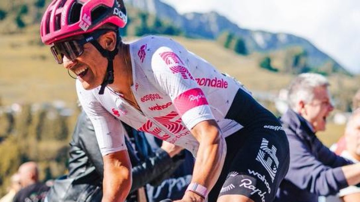 Richard Carapaz lleva un ascenso significativo y progresivo en la clasificación general.