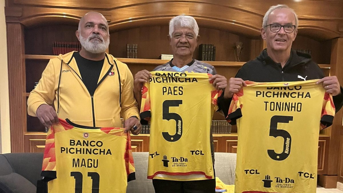 Magú con la número 11 cuando estuvo en Ecuador con Pepe Paes y Toninho Vieira.