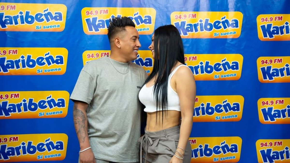 Christian Cueva junto a su pareja Pamela Franco