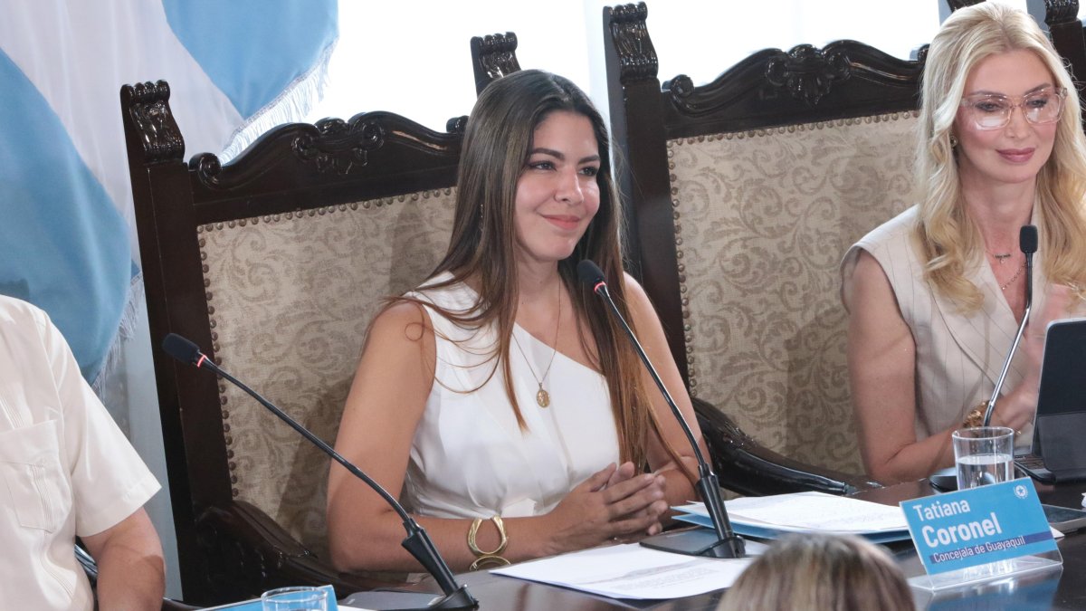 Alcaldesa de Guayaquil respalda a esposa de Aquiles Álvarez y pide garantías