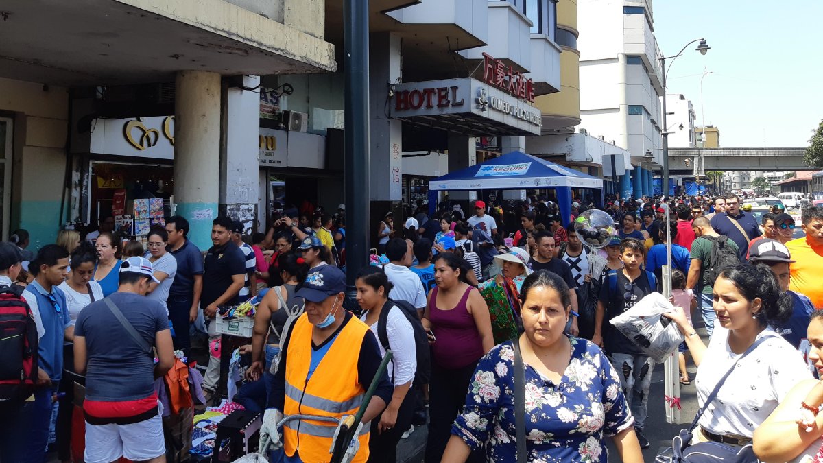 La popular zona de la Bahía concentra a diario a miles de ciudadanos.