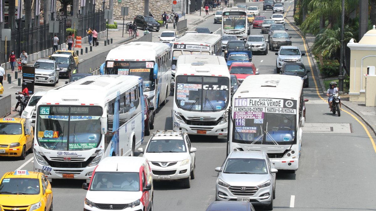 Tarifa del pasaje en Guayaquil reabre debate sobre calidad del transporte público