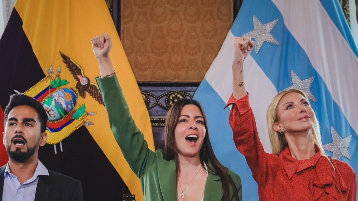 La vicealcaldesa Tatiana Coronel (c) es la alcaldesa subrogante de Guayaquil.