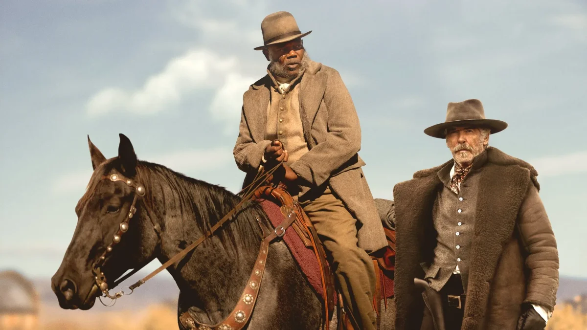 Venganza brutal cuenta con los papeles protagónicos de Samuel L. Jackson y Pierce Brosnan .